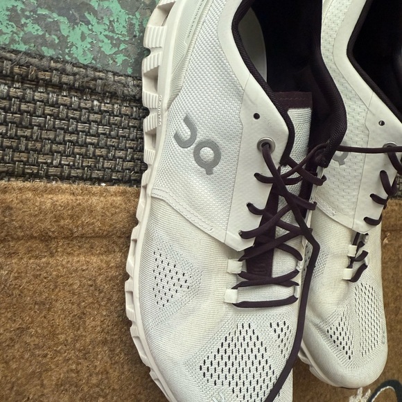 On Running Men's White Athletic Shoes - Picture 2 of 4